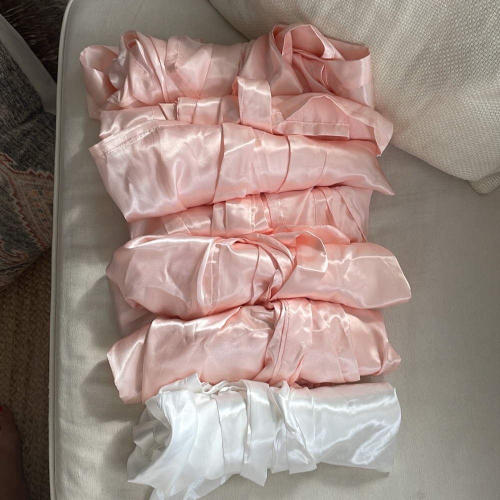 6 piece bridesmaid robe set - Pink and White - Picture 3 of 3